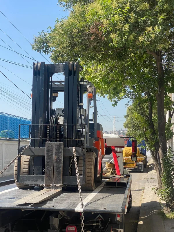 Unidad de transporte de maquinaria pesada en carretera